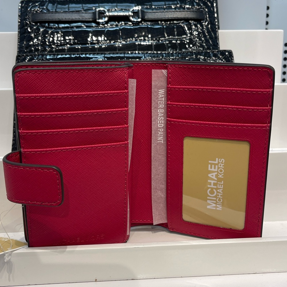 MICHAEL KORS Medium Saffiano Leather Bifold ZP CN Wallet
COLOR DK RASPBERRY
NWT - Picture 9 of 16